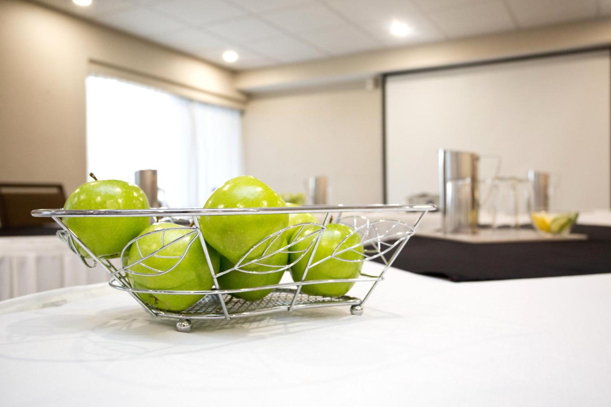 Holiday Inn Hotel Peterborough Waterfront By Ihg Dış mekan fotoğraf
