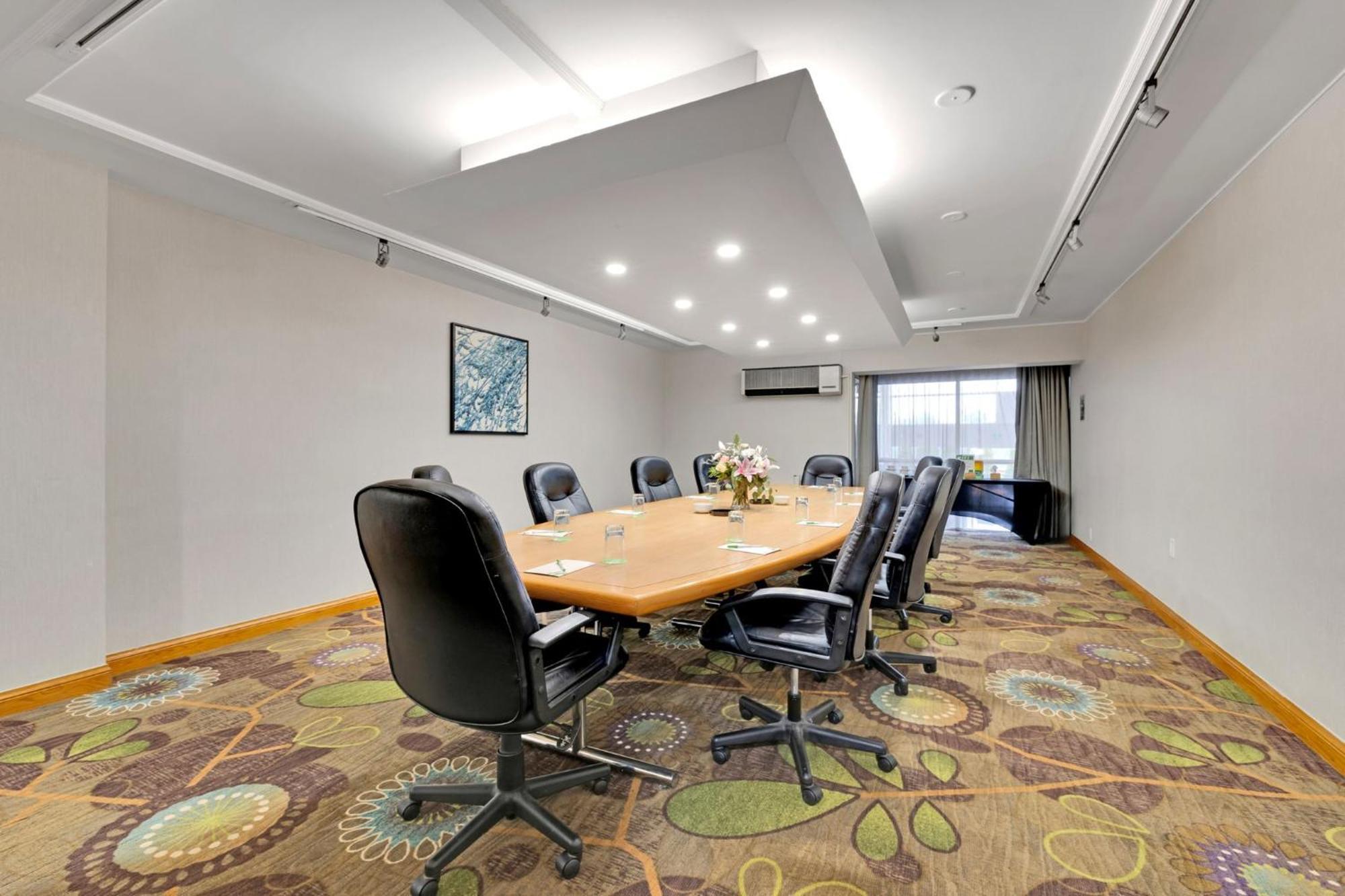 Holiday Inn Hotel Peterborough Waterfront By Ihg Dış mekan fotoğraf